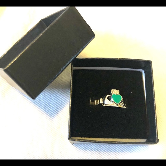 The Claddagh Ring - Picture 3 of 4